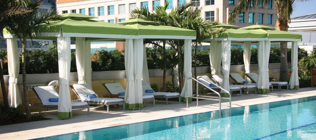two shelter made of Armor-Wall aluminum base upholstered throughout its structure in fabric in a tone of white and green