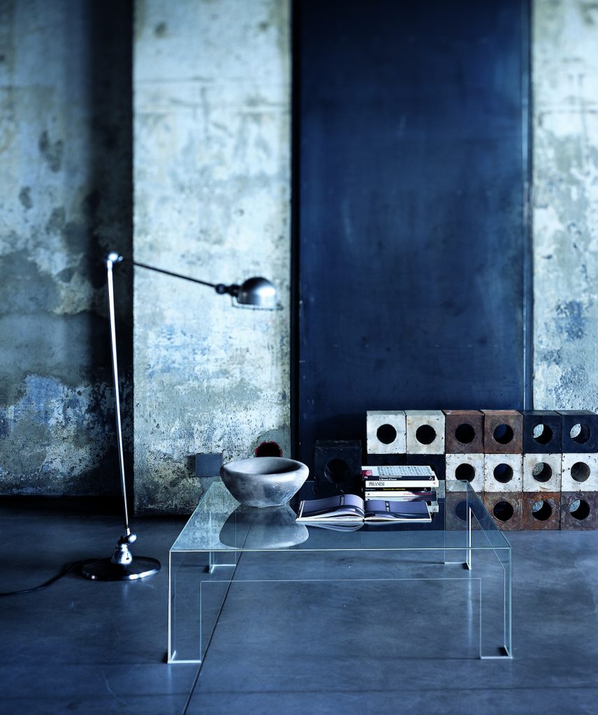 low table made of 6mm thick glass in a transparent tone