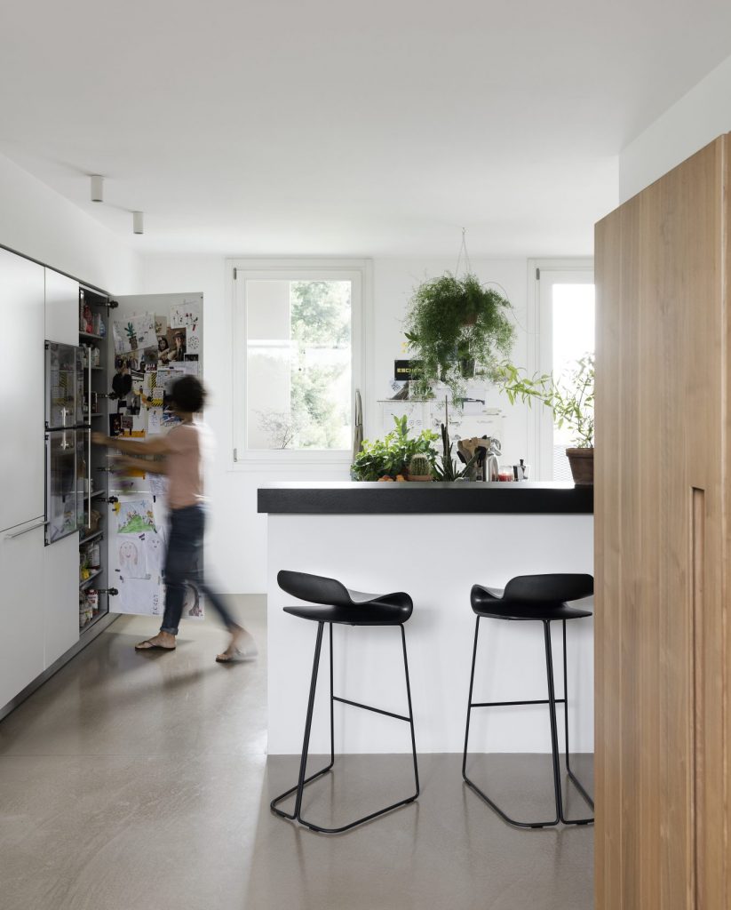 two high chairs with metal legs and a bentwood seat in black tone