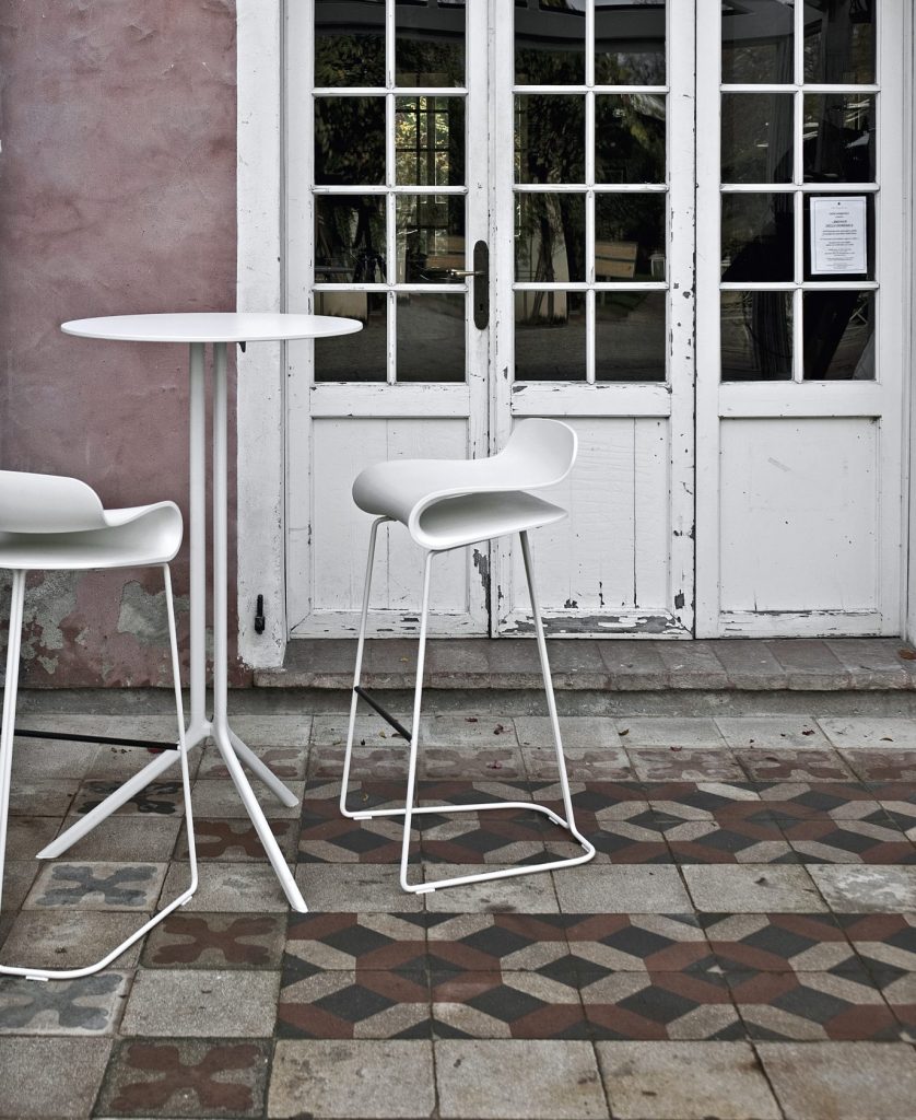 two high chairs made of metal legs and a bent wooden seat in a white tone