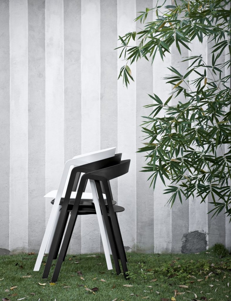 trhee chairs made of plastic with a peculiar design with openings in its design in a tone of black and white