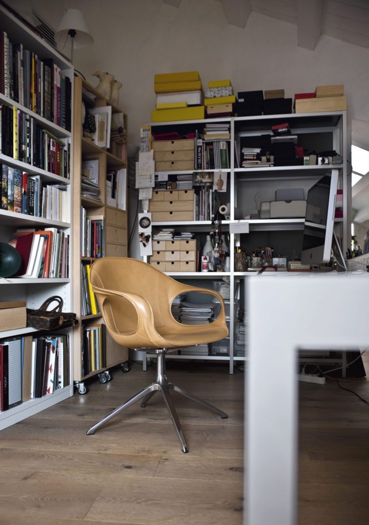 chair with wheels on its base and made of polyurethane base in a yellow tone