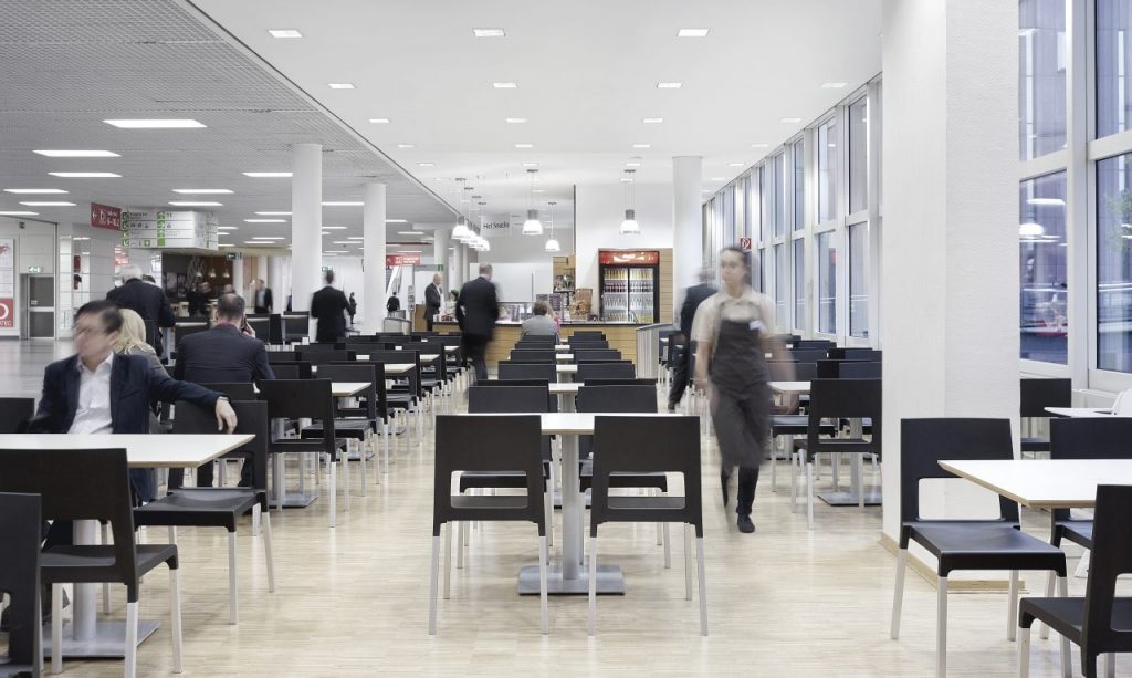 line of chairs made of polyurethane and aluminum legs in a gray and black tone