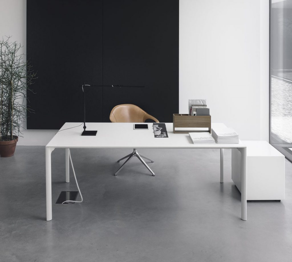 table made in a rectangular shape with an aluminum base and cirtsal in a white tone