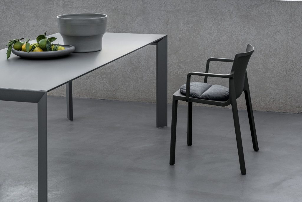 rectangular table made of white glass and aluminum legs in a gray tone