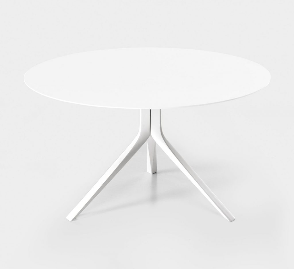 Extendable circle-shaped table made of wood and aluminum base in a white tone