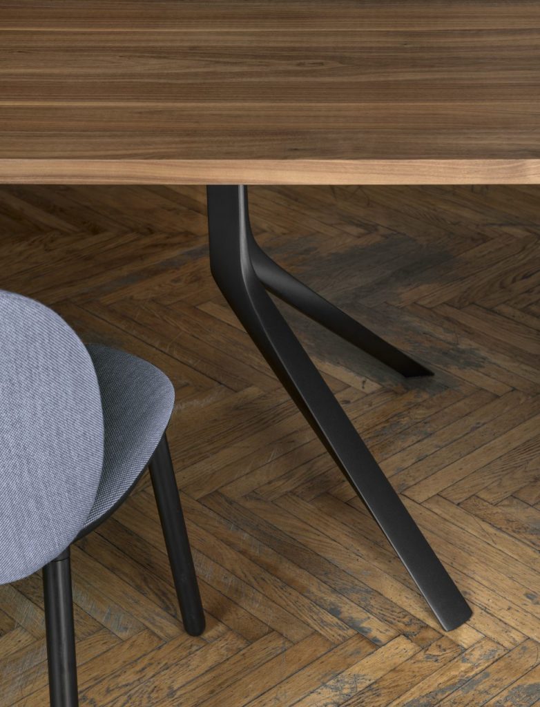 desk table with two-legged aluminum base in a black tone and coffee lacquered top