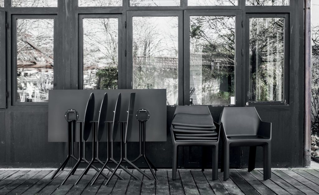 four folding tables made in geometric shapes on an aluminum base in a black tone