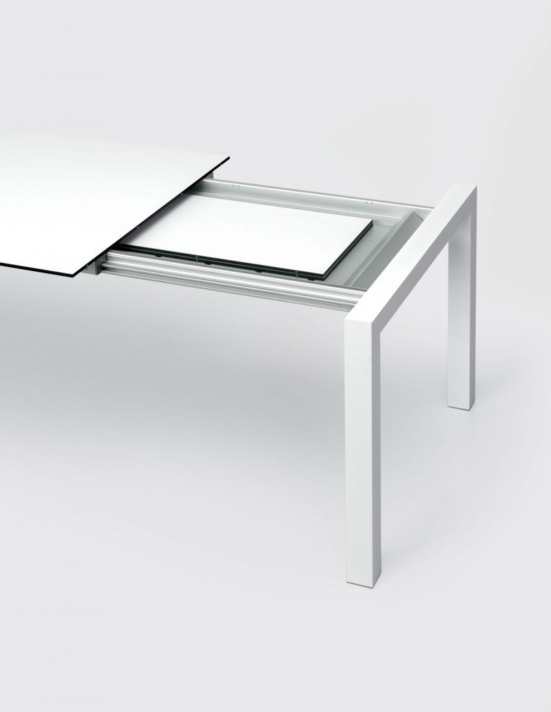 extendable table made of aluminum and wood in a white tone