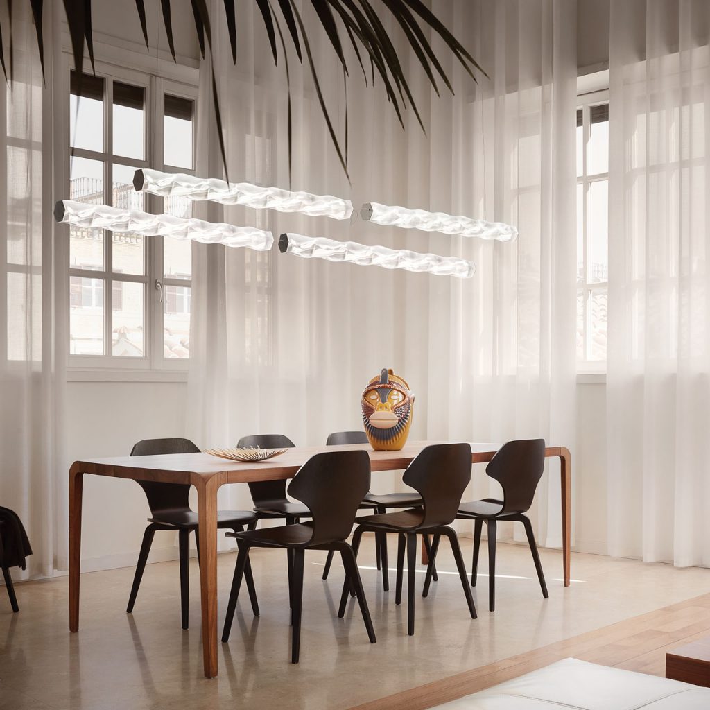 four ceiling lamps made in a horizontal prism shape based on Lentiflex® in shades of white and black on a dining room
