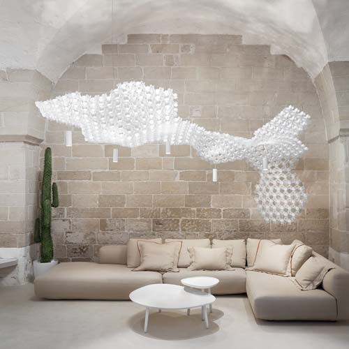 Illuminated ceiling made in the form of sections of joined hexagons one meter long in white tone on a living room
