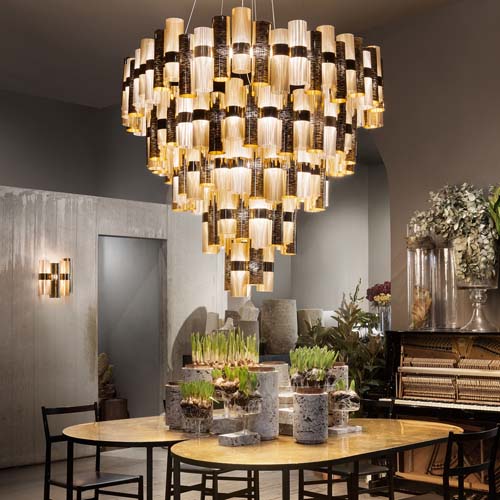 large suspended lamp in the form of metallic strips divided into 5 floors made in a golden tone over a room