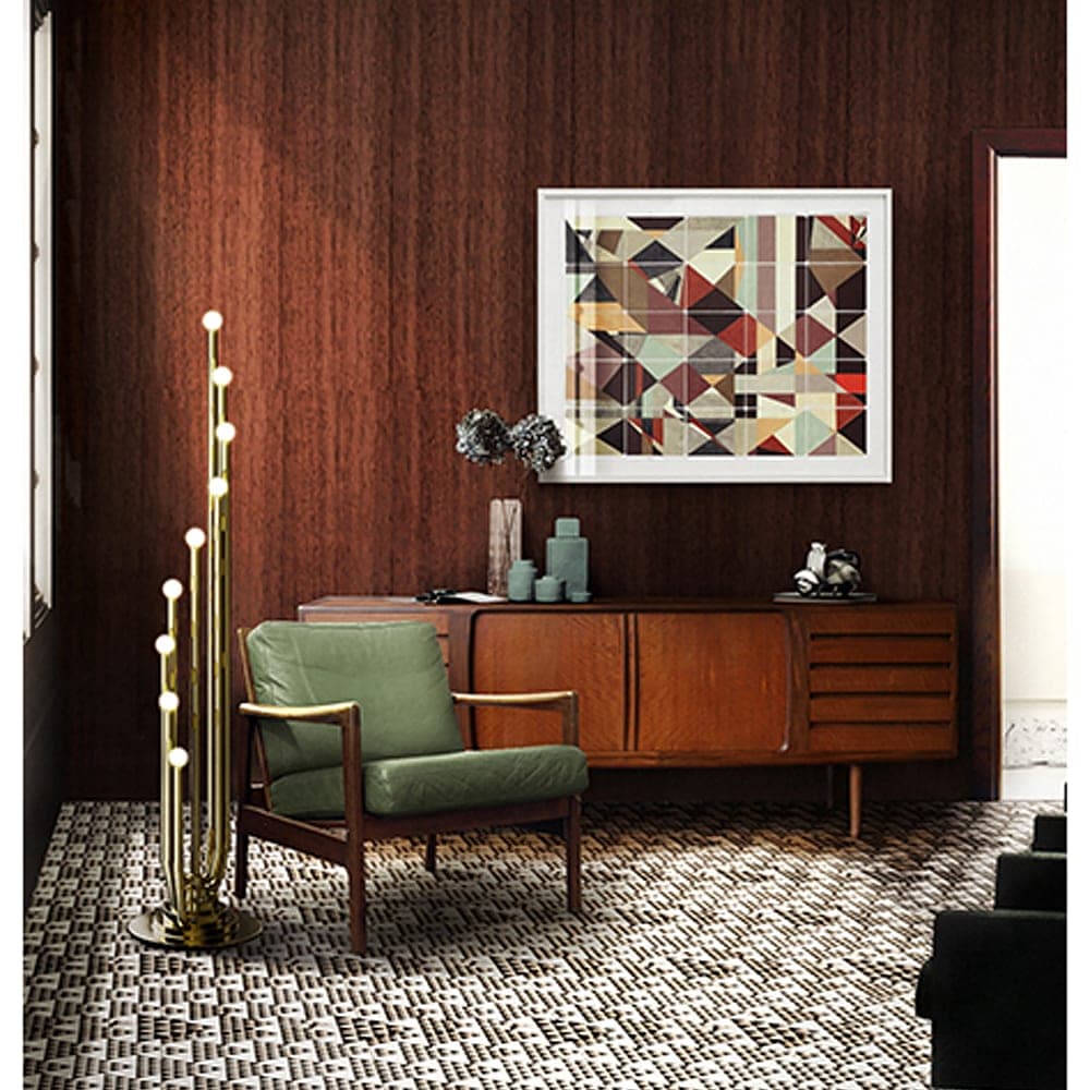 rotating floor lamp made of brass and gold-colored metal and white finishes in an living room