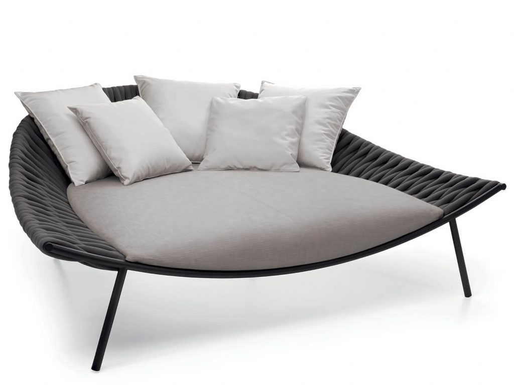 outdoor chair made of fabric with elastic straps in a tone of brown and cushions in fabric of a tone of white color