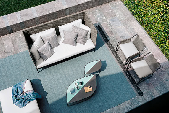 living room set made of stainless steel base and upholstered in its cushions in a tone of white with black