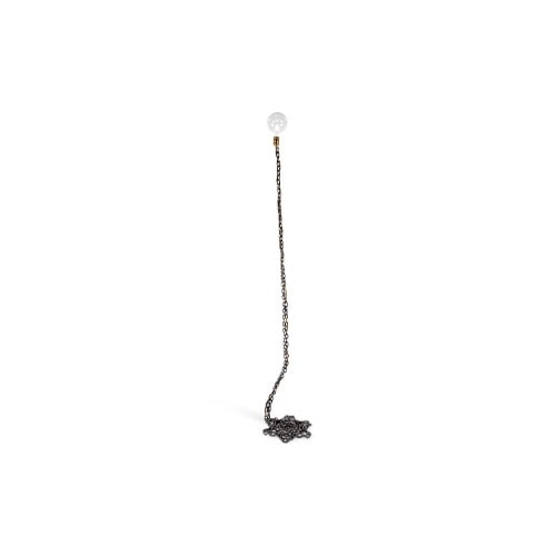 Privat Lampe chain floor lamp in front of a white background