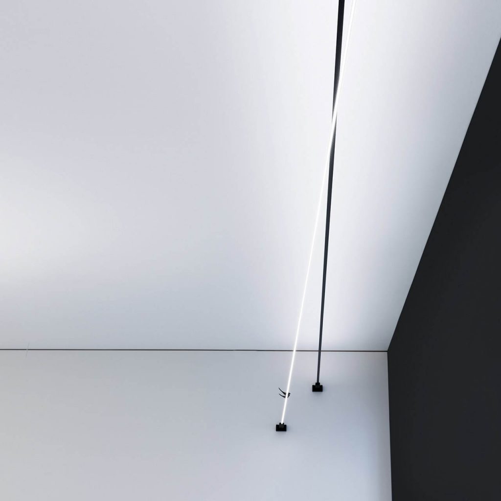 Infinito illuminating a white ceiling with a black wall to the right and Flash pointed downwards to the floor