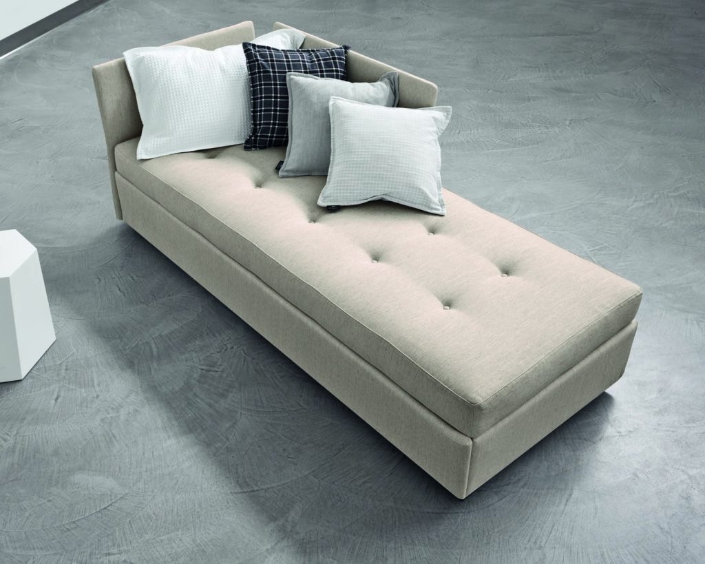 Cream colored Figi with four different colored pillows on top