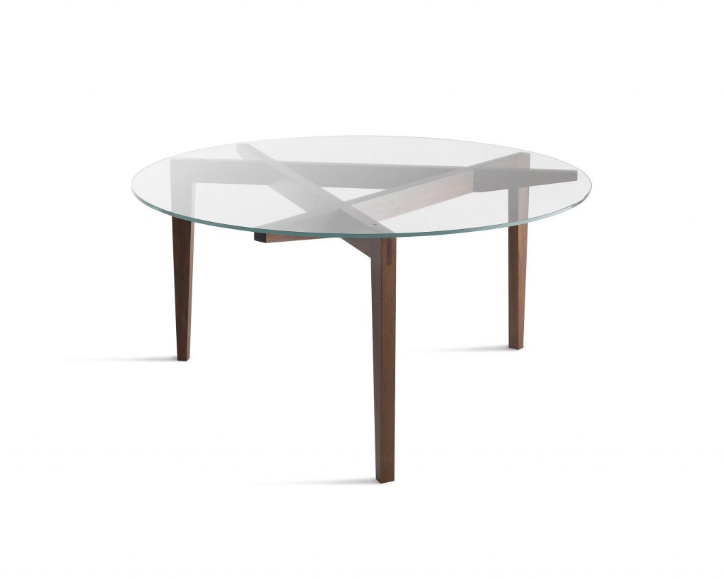 Autoreggente with a circular glass top looking downwards with a white background