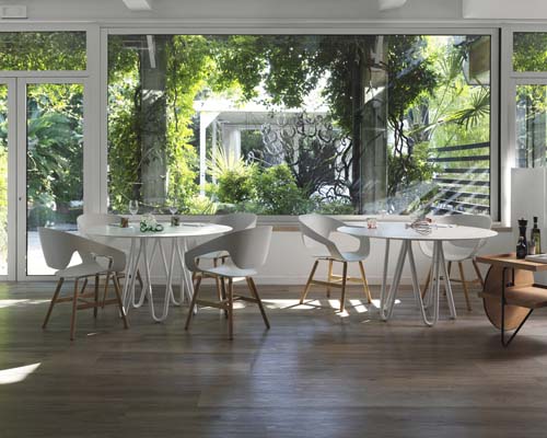Vad in white in a Charleston setting