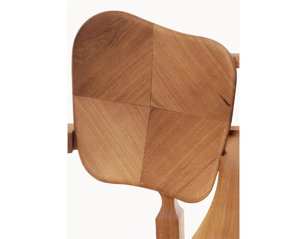 A close-up of the BD Batllo Bench backrest, crafted in light oak wood. The piece features a meticulously arranged four-panel grain pattern, showcasing warm natural tones and precise joinery.
