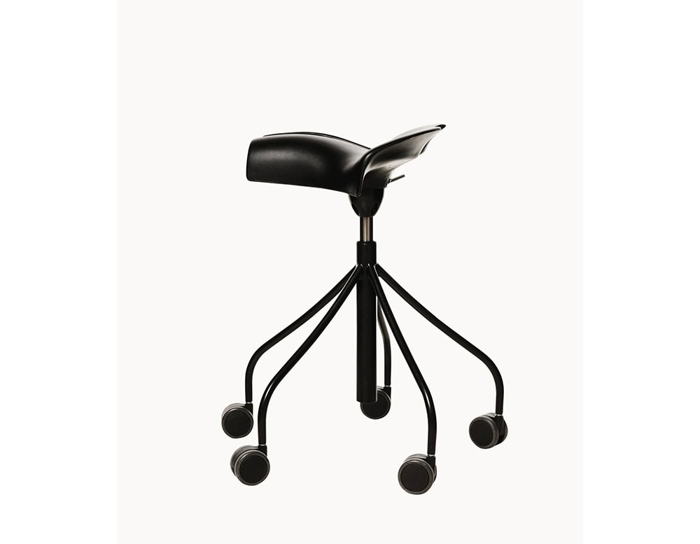 The BD Binaria Stool features a dynamic saddle-shaped seat in black with a sleek, five-legged base on casters. It is designed for ergonomic comfort and mobility in contemporary interiors.