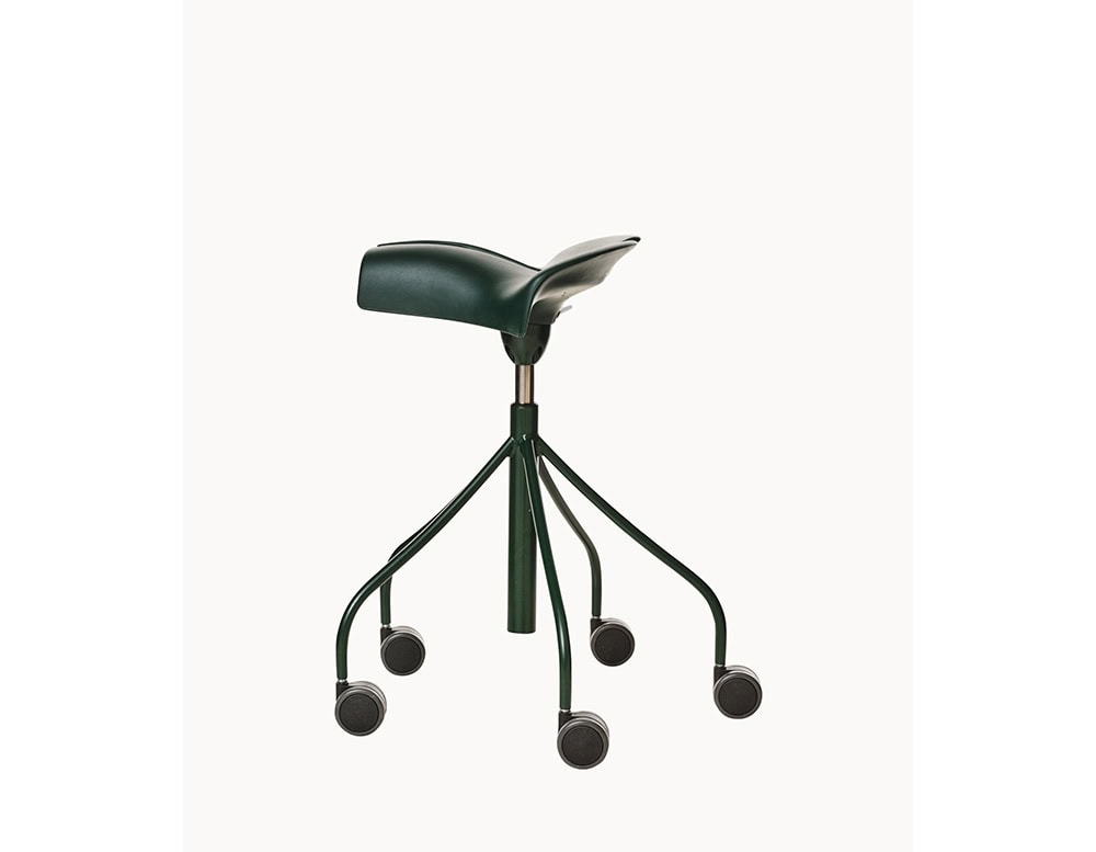 This version of the BD Binaria Stool features a sculpted saddle seat in a rich dark green finish, paired with a matching five-leg caster base for stability and smooth movement.