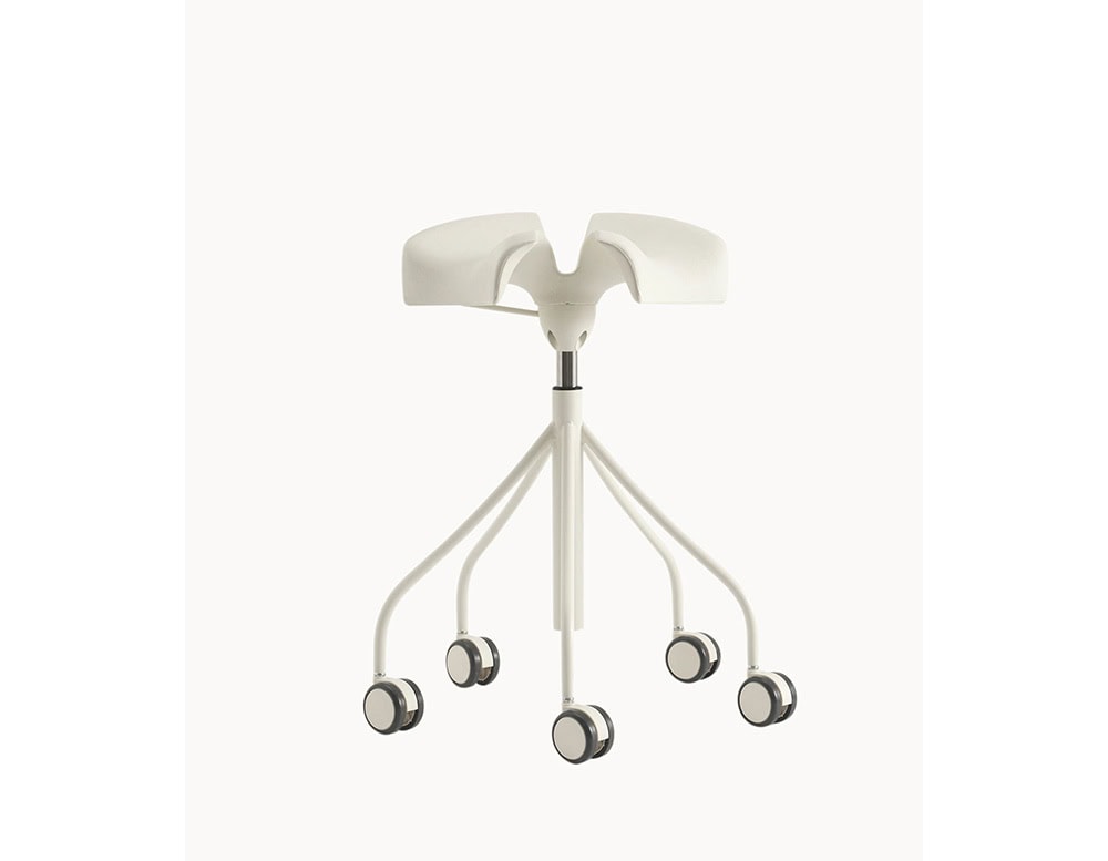 This image presents the BD Binaria Stool in a white colorway. Its ergonomic saddle seat and sleek five-wheel base combine functionality with a soft, contemporary aesthetic.