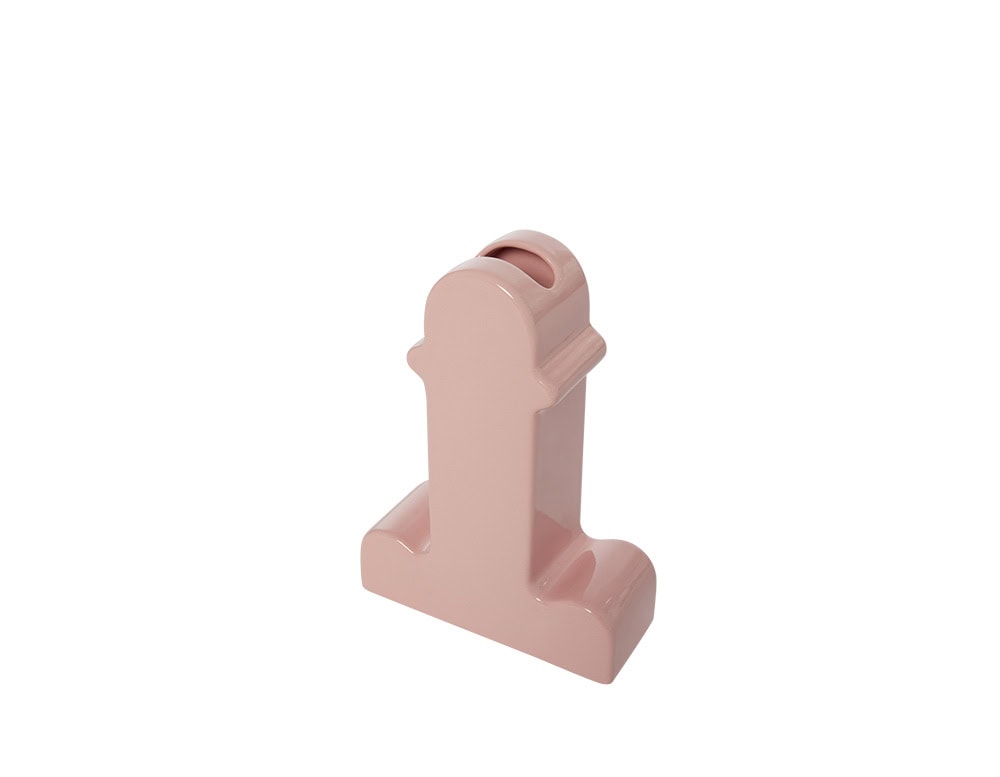 The BD Shiva vase in pale pink ceramic. Its bold, sculptural silhouette and glossy finish.
