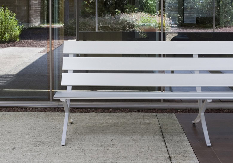 bench made of steel throughout its structure in a gray powder color tone