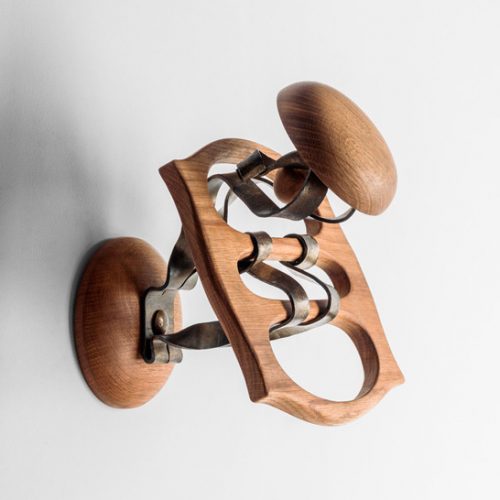 wall coat rack made of wrought iron and wood in a light brown tone