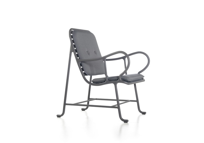 chair made of an aluminum base in its structure with cushions covered in waterproof and breathable fabric