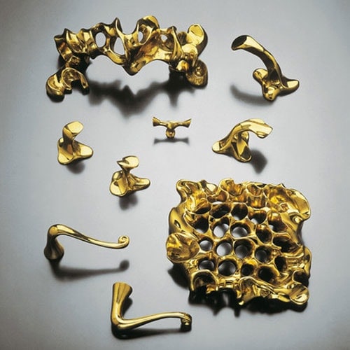 9 luxury pieces made of cast brass in a golden color tone