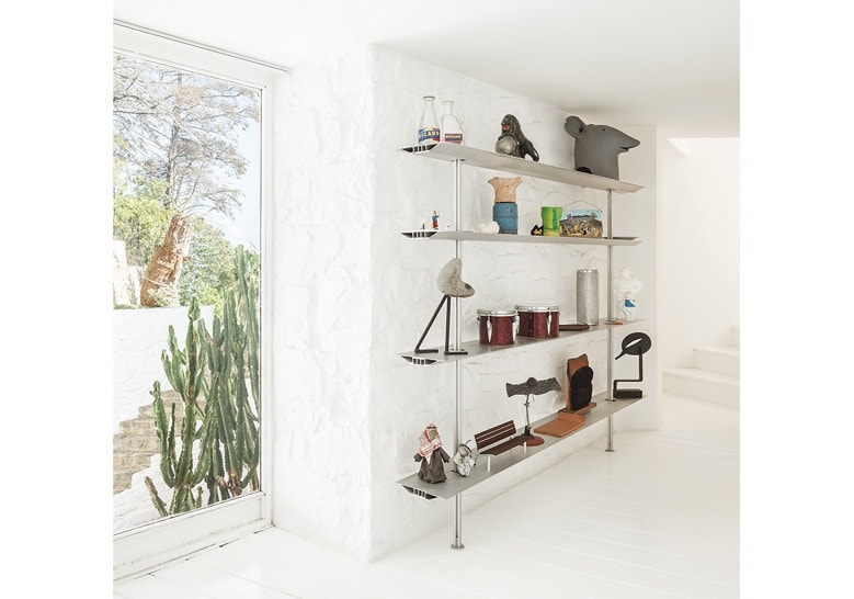 large shelf with several levels and vertical supports in a gray tone made of aluminum