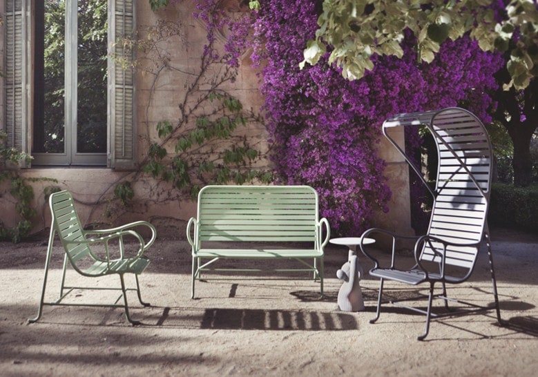 2 benches made of aluminum in shades of limon green
