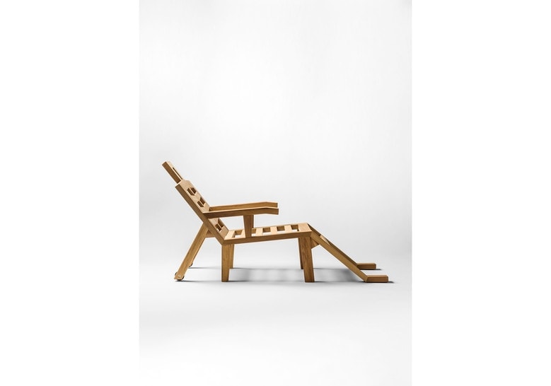 chair made of its entire structure in solid wood in a brown tone on a white background