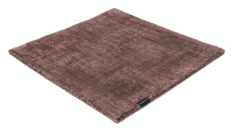 braided and hand-woven rug in wool and velvet in an brown color tone