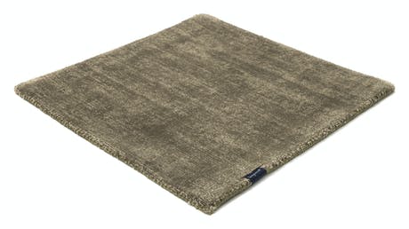braided and hand-woven rug in wool and velvet in a gray color tone