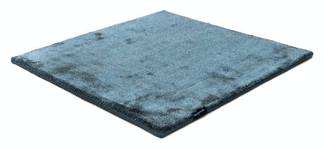 Viscose panther and white fibers interwoven