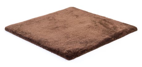 braided and hand-woven rug in wool and velvet in an brown color tone