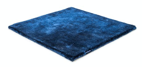 braided and hand-woven rug in wool and velvet in a royal blue color tone