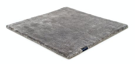 braided and hand-woven rug in wool and velvet in a gray color tone