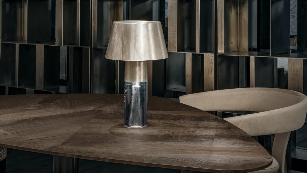 Ghost Lamp Table, central element in resin, light diffuser in steel on a table.
