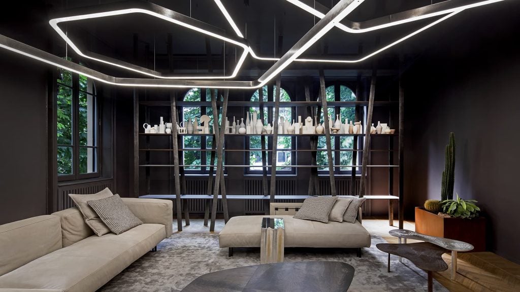 line of polygon-shaped lamps of different sizes in a silver tone in a living room