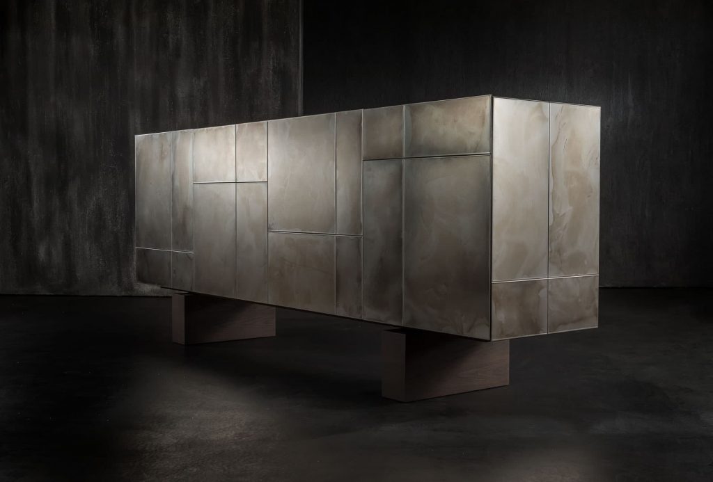 Slim Side High sideboard. Structure, base and four doors, finish in titanio on a black background.