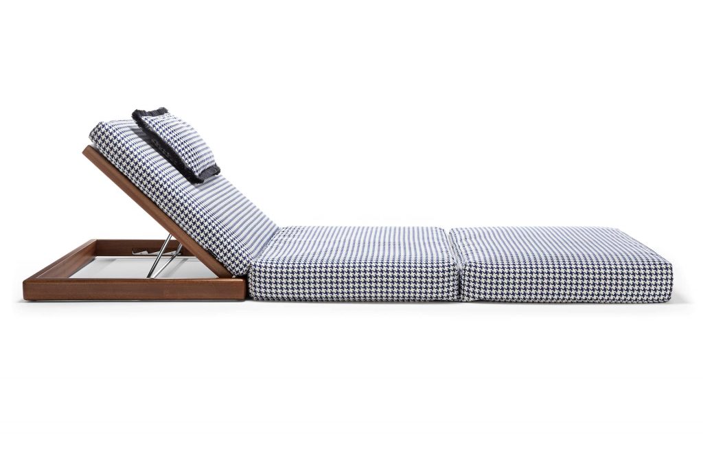 Ext_Sunset_Poolside_Bed_001