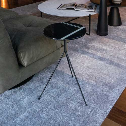 Matte black-varnished metal base provides sturdy support.