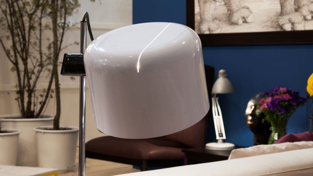 small lamp made of metal and aluminum in a white tone in the shape of a square without tips