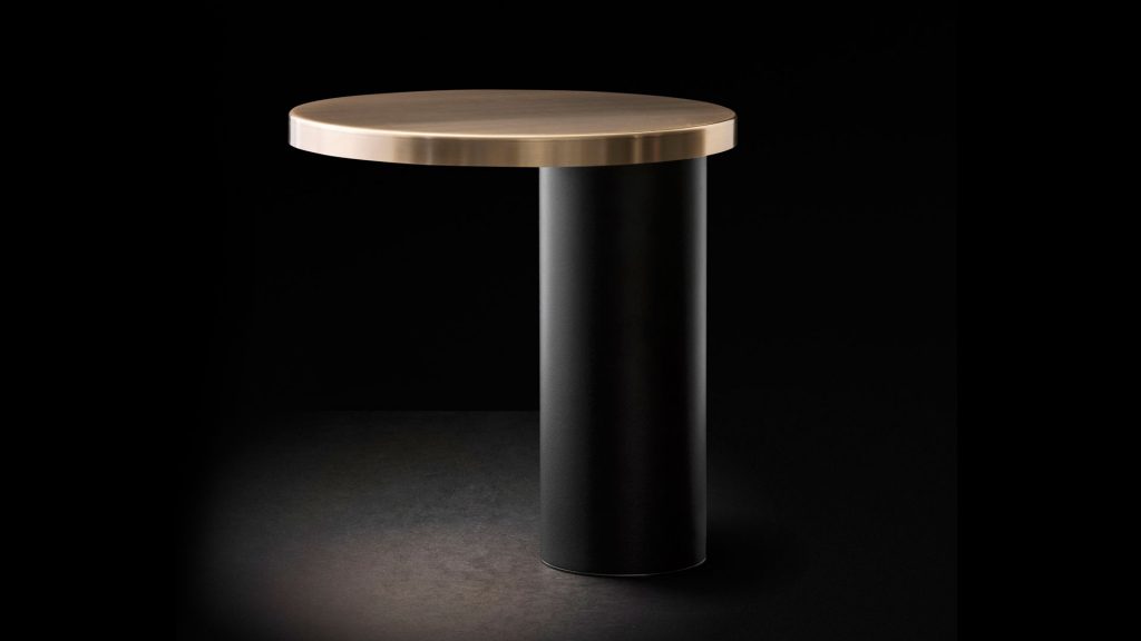 table lamp made of two different cylinders made of metal and aluminum base in black and gold tones