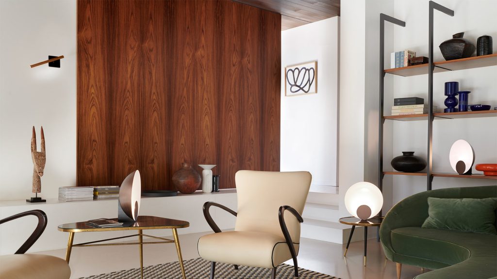 table lamps made of metal with front discs in shades of gold and coffee in an living room